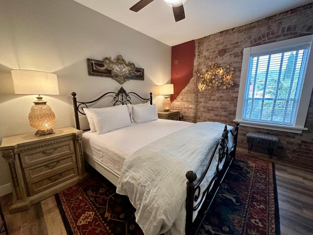 Bisbee Brownstone Suites Экстерьер фото