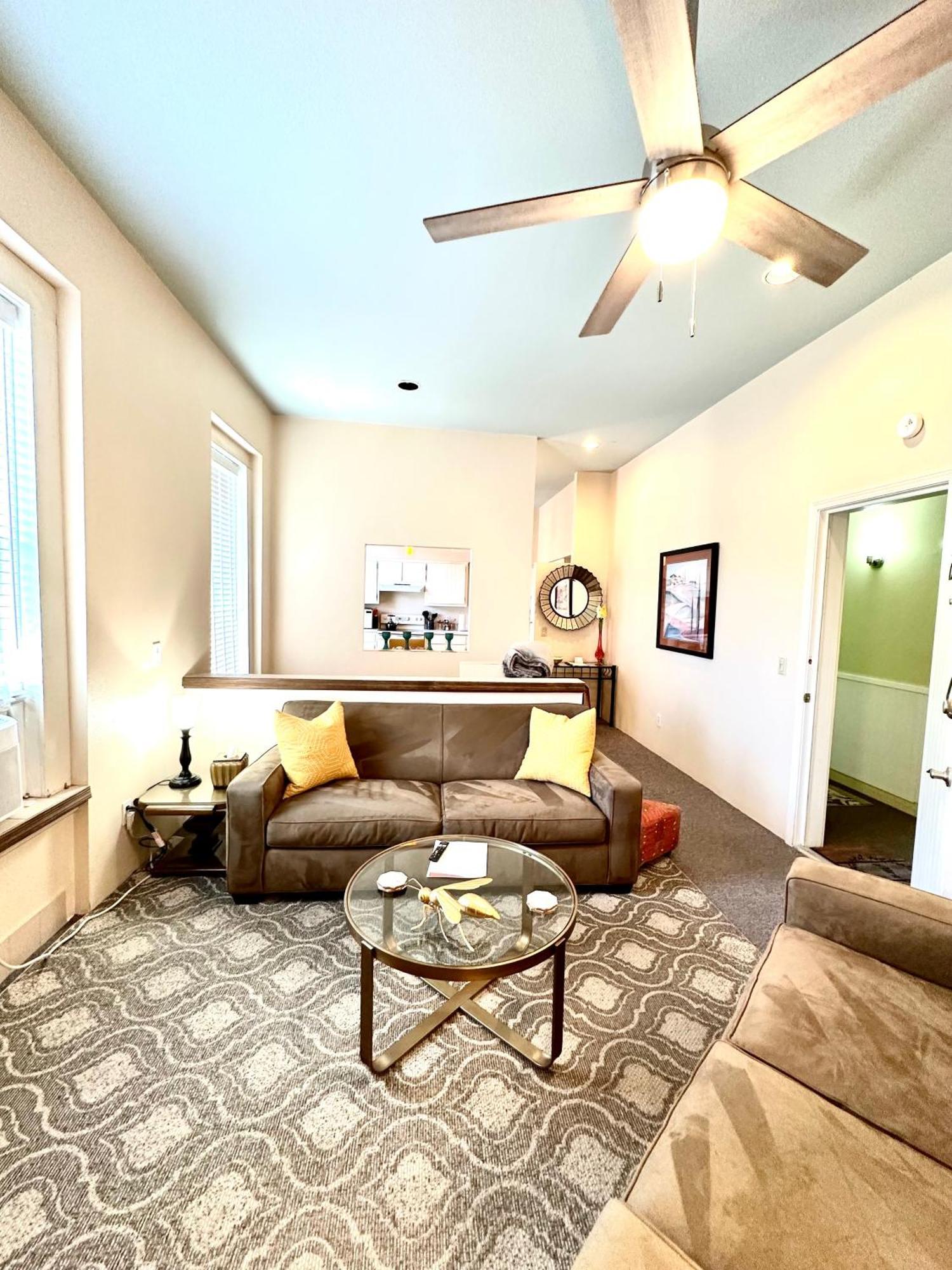 Bisbee Brownstone Suites Экстерьер фото