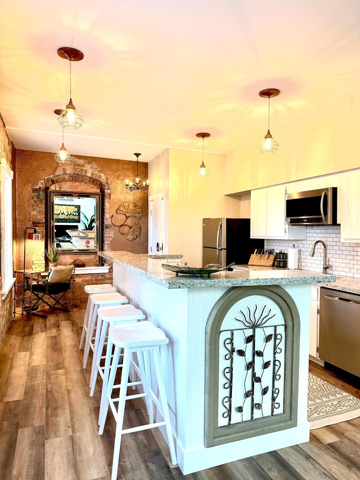 Bisbee Brownstone Suites Экстерьер фото