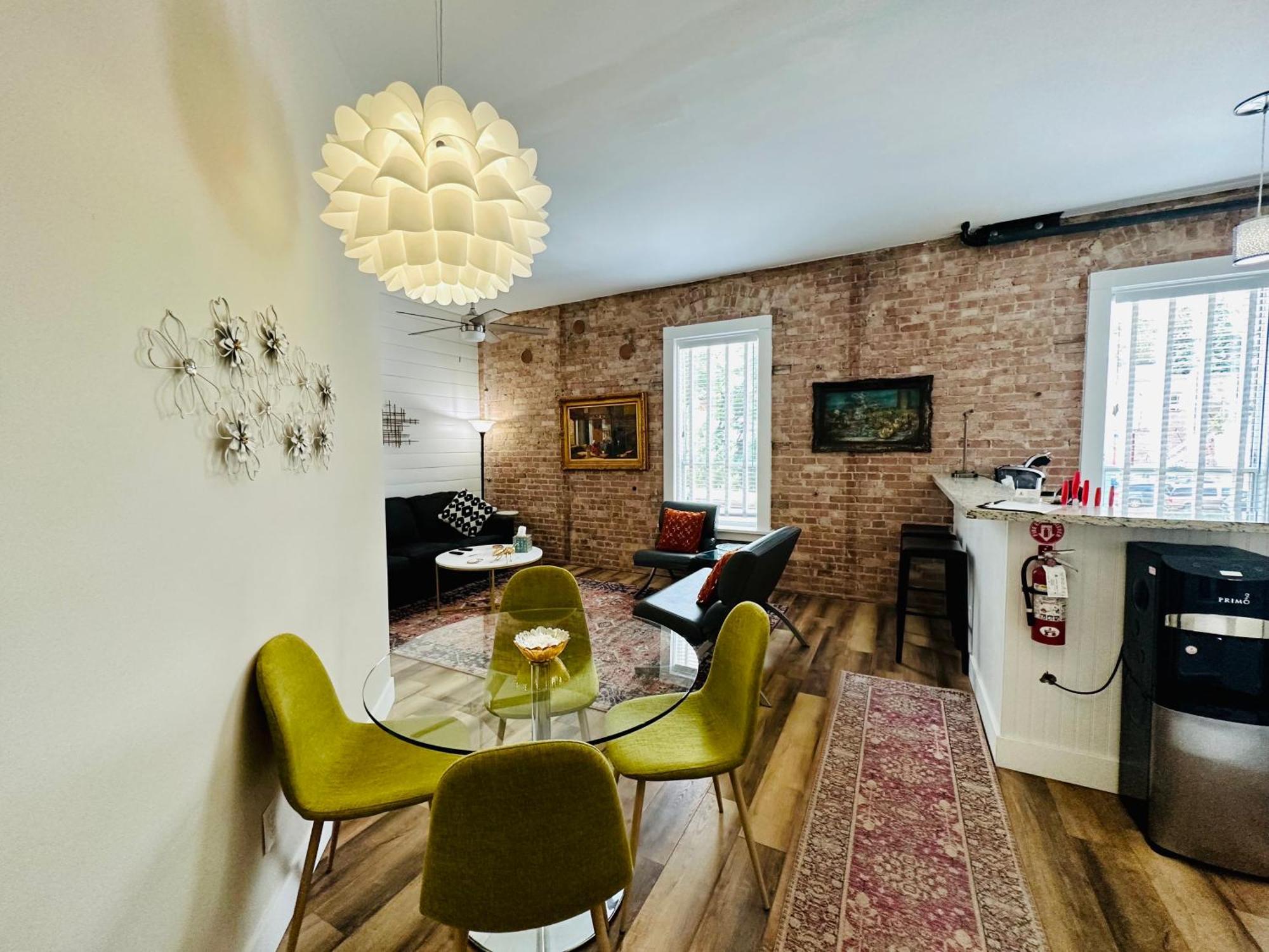 Bisbee Brownstone Suites Экстерьер фото