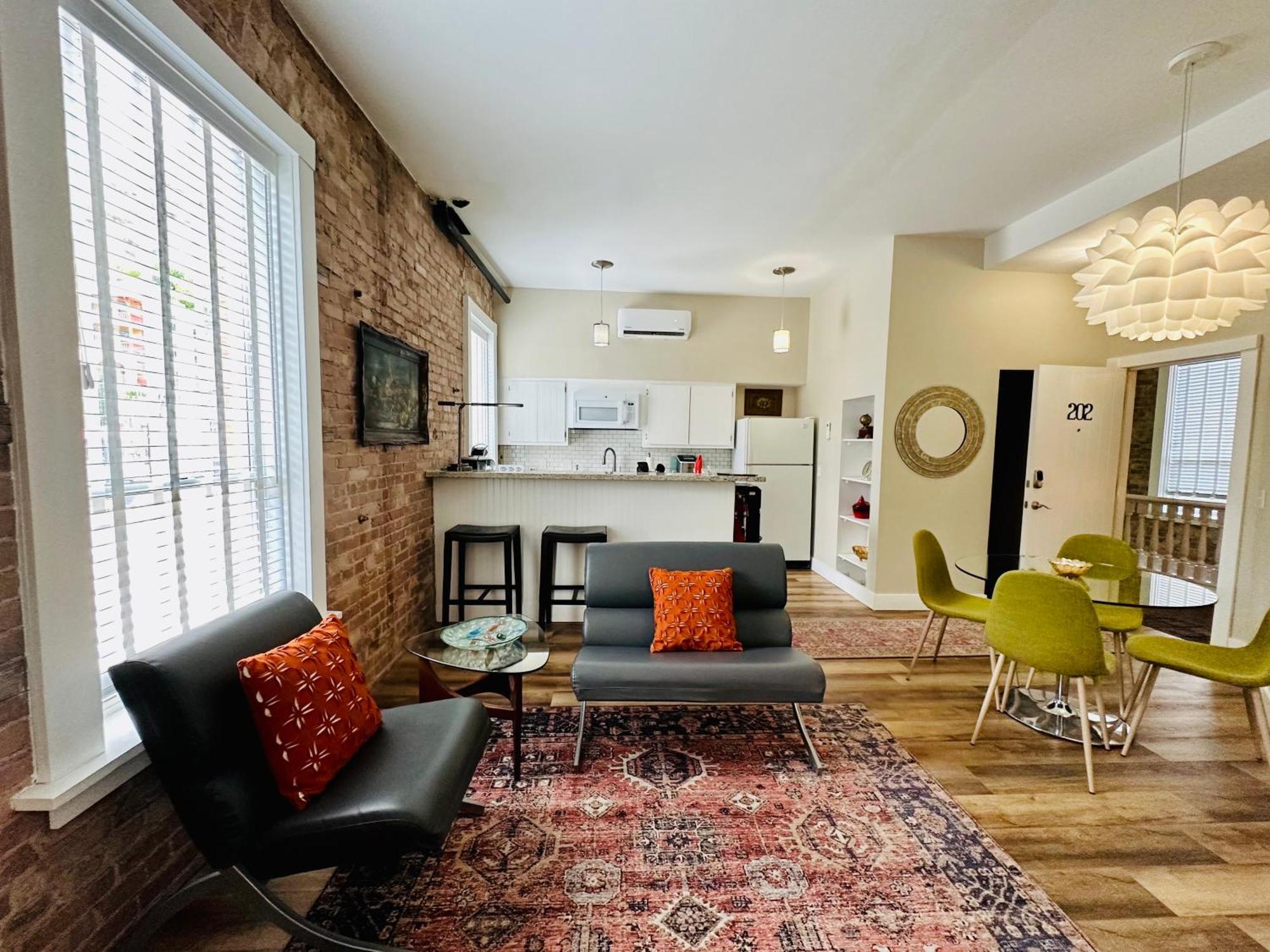 Bisbee Brownstone Suites Экстерьер фото