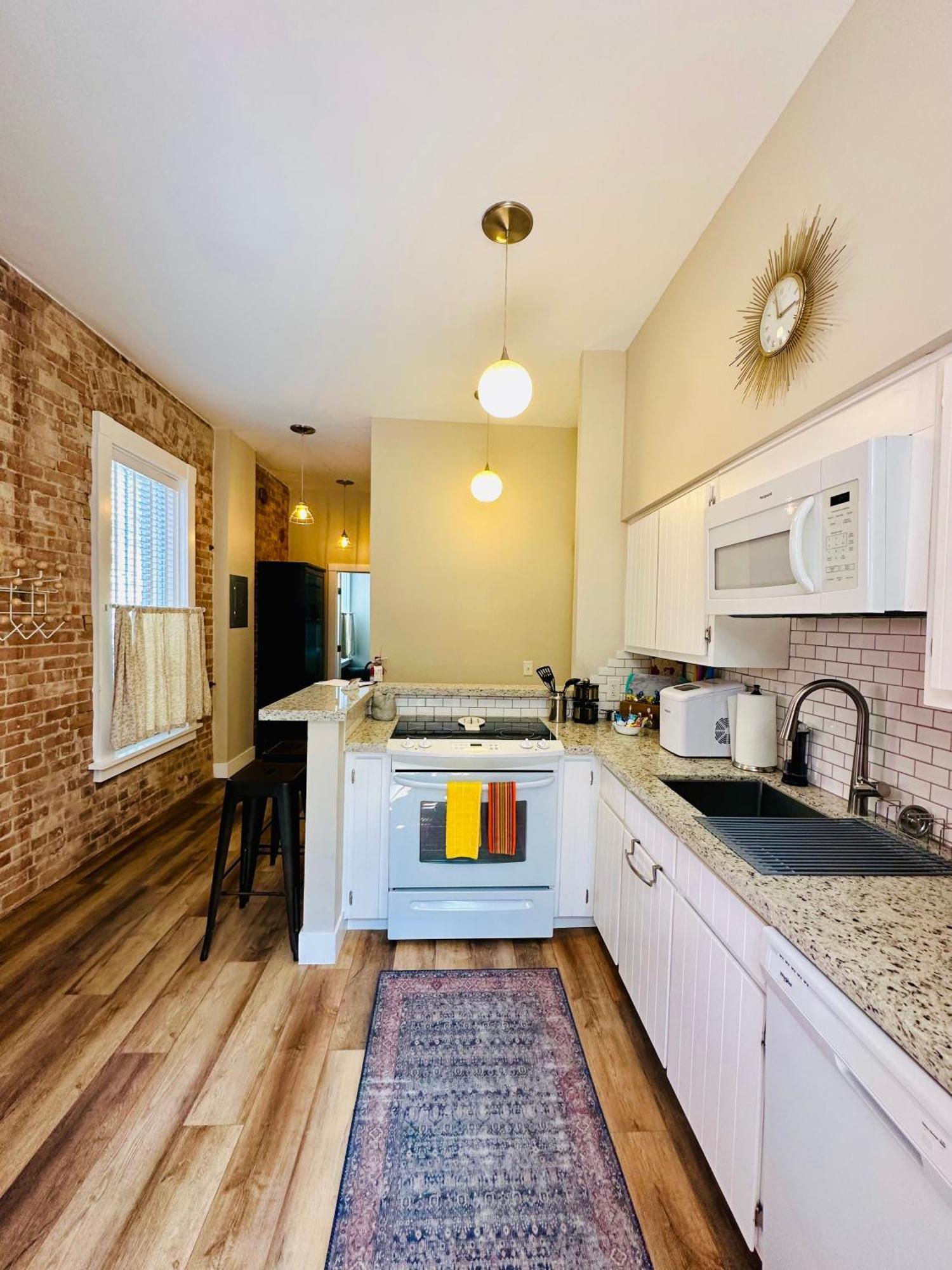 Bisbee Brownstone Suites Экстерьер фото
