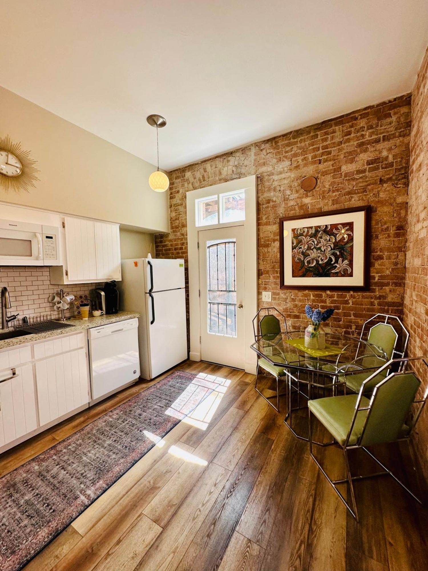 Bisbee Brownstone Suites Экстерьер фото