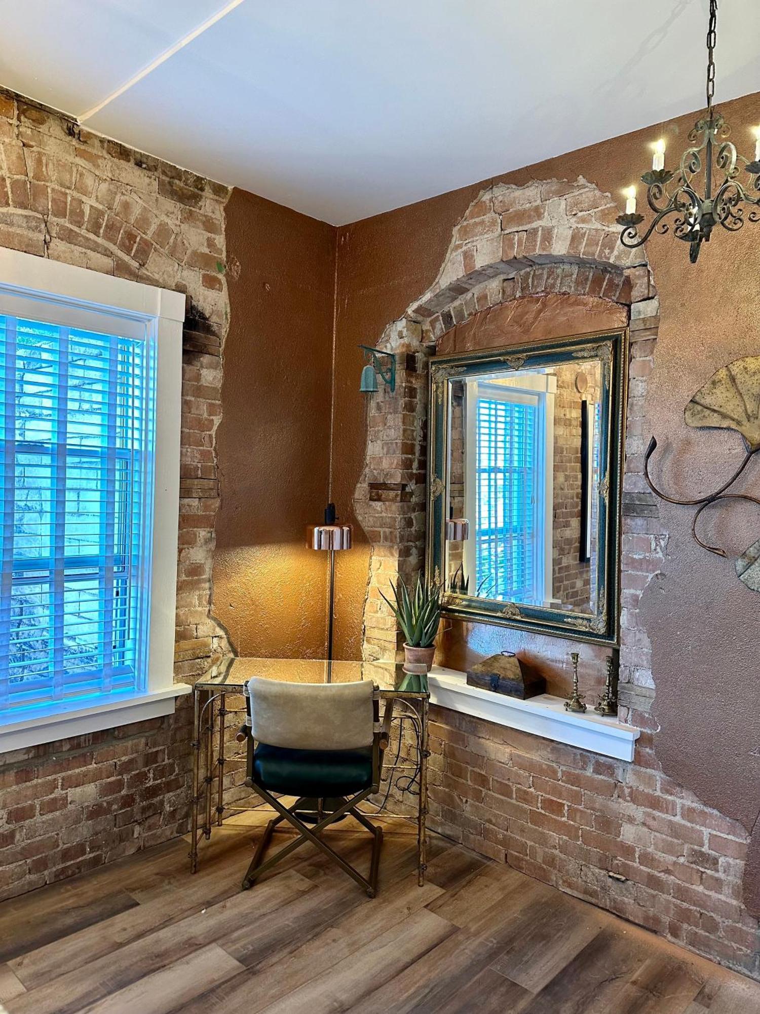 Bisbee Brownstone Suites Экстерьер фото