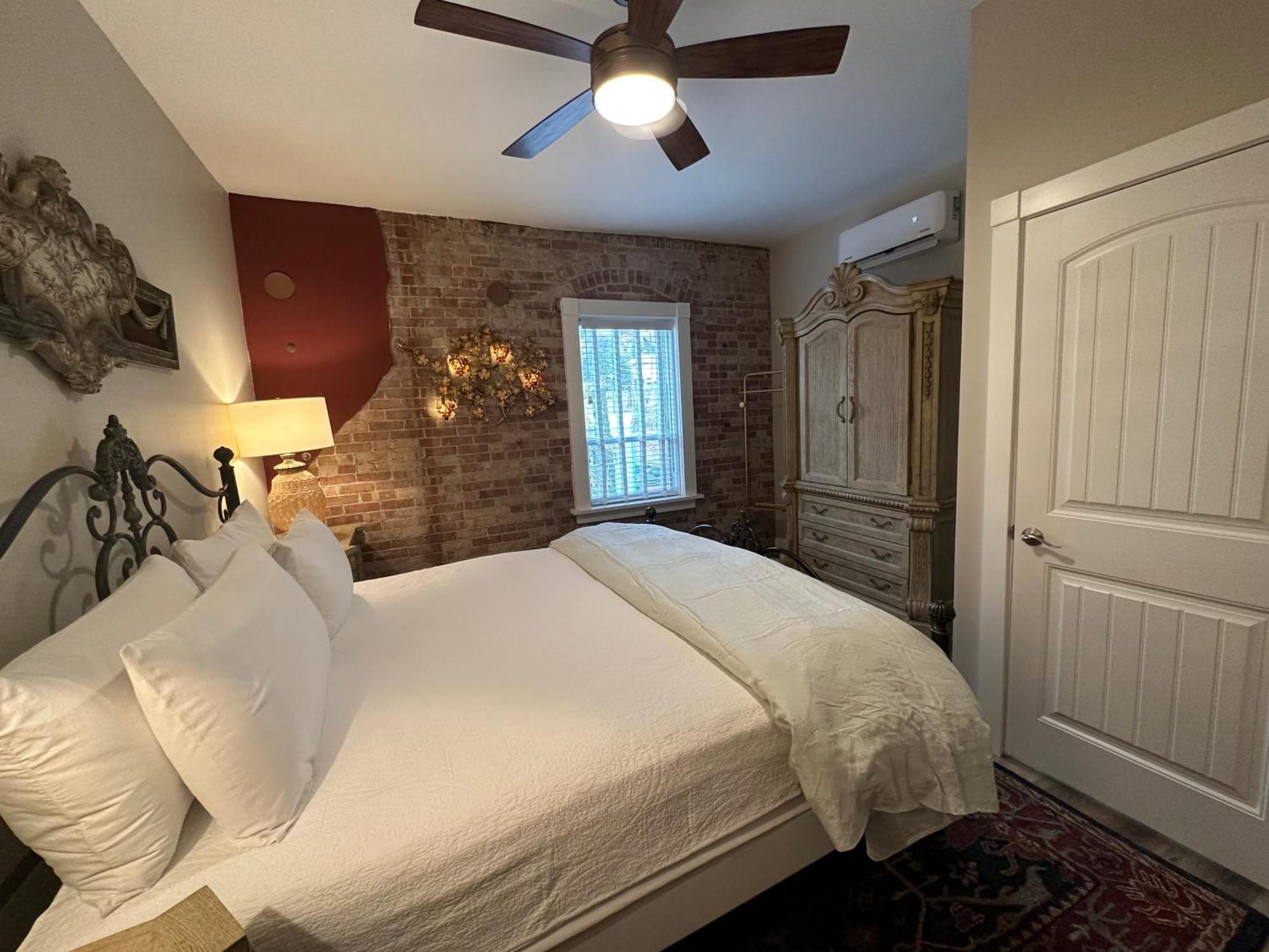 Bisbee Brownstone Suites Номер фото