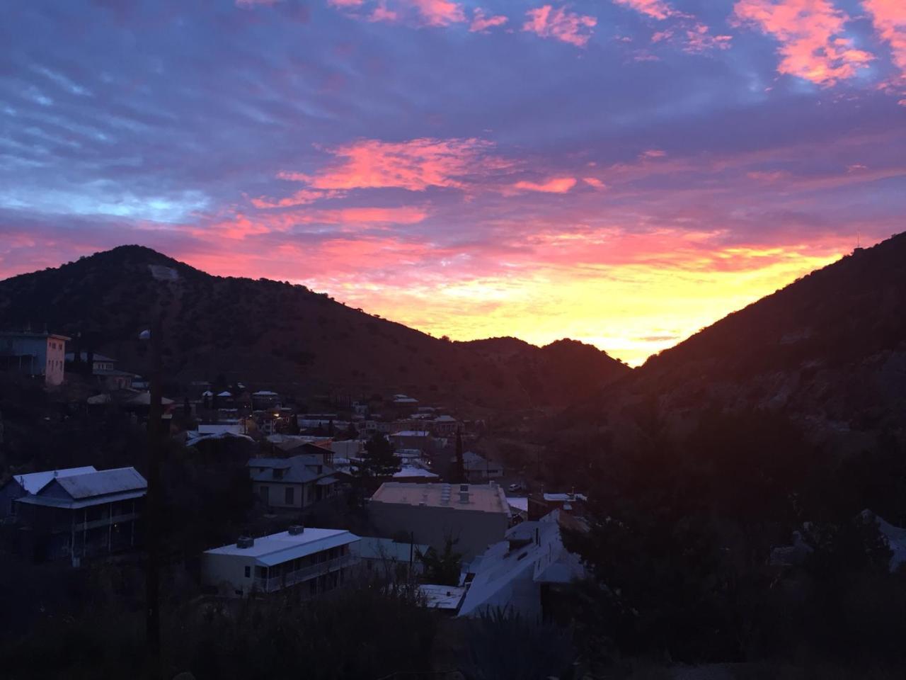 Bisbee Brownstone Suites Экстерьер фото