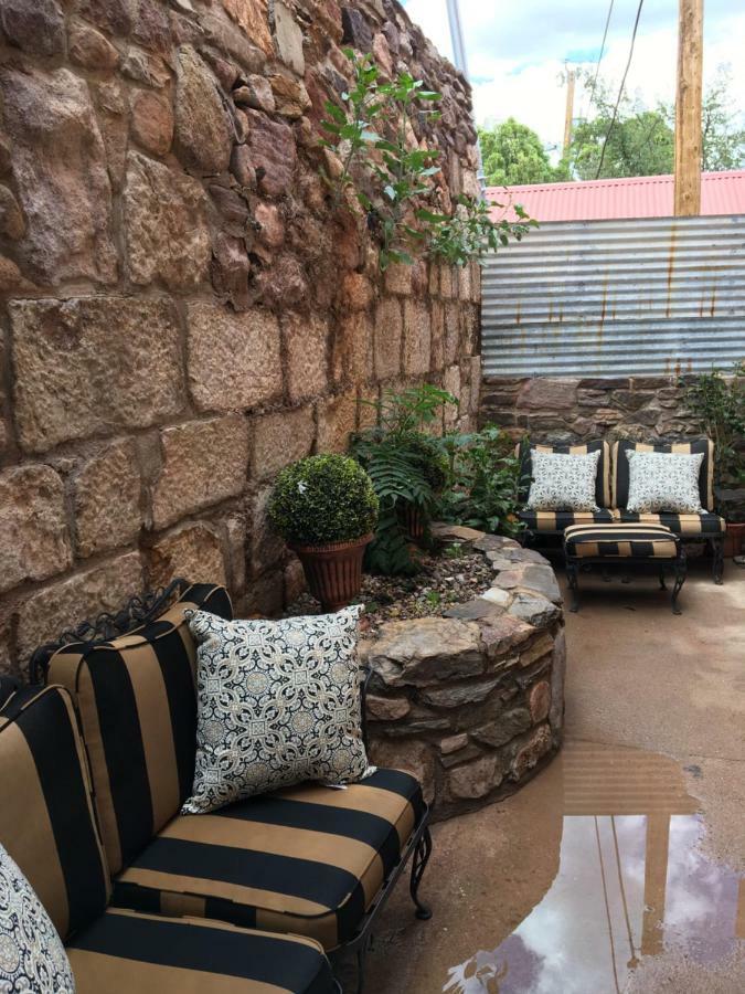 Bisbee Brownstone Suites Экстерьер фото